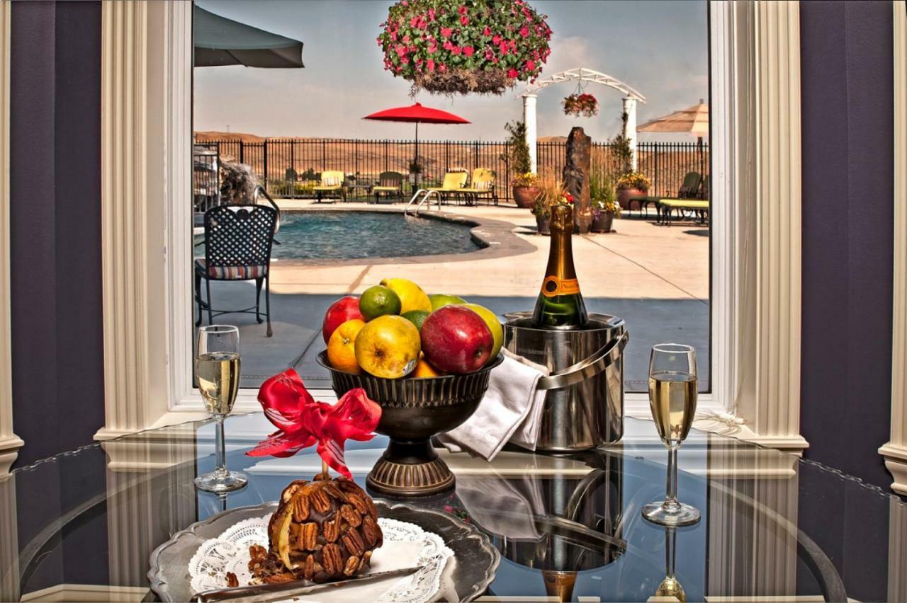 Bed and Breakfast Cameo Heights Mansion And The Vine Fine Dining Restaurant Touchet Экстерьер фото