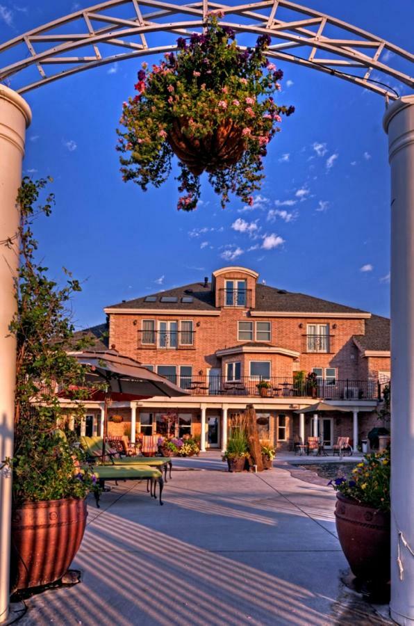 Bed and Breakfast Cameo Heights Mansion And The Vine Fine Dining Restaurant Touchet Экстерьер фото