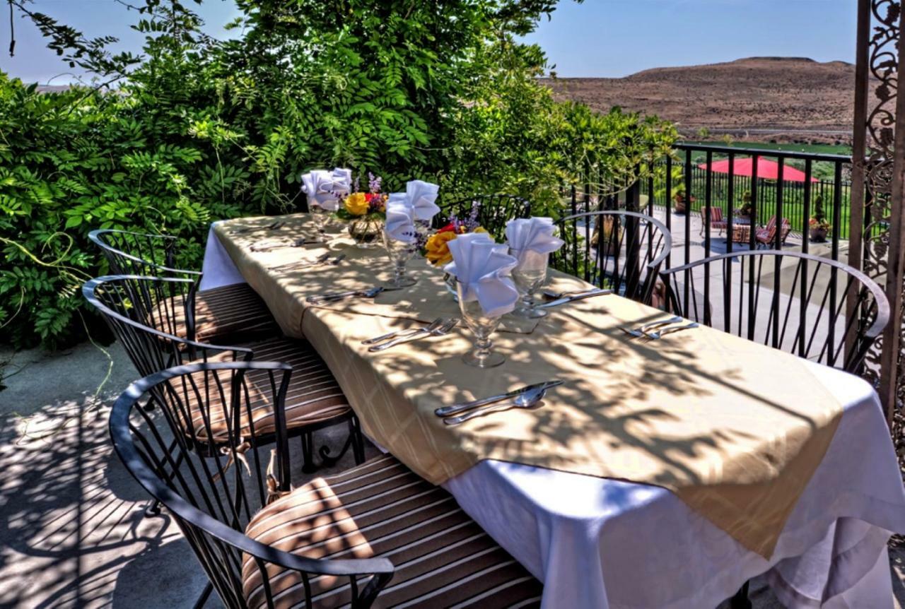 Bed and Breakfast Cameo Heights Mansion And The Vine Fine Dining Restaurant Touchet Экстерьер фото